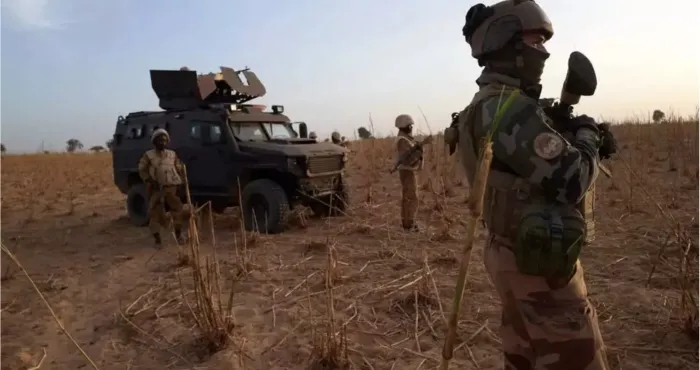 reprise-de-la-cooperation-militaire-avec-le-mali-emmanuel-macron-a-fini-par-revenir-a-la-raison